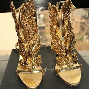 GIUSEPPE ZANOTTI “CRUEL SUMMER” GOLD SANDAL